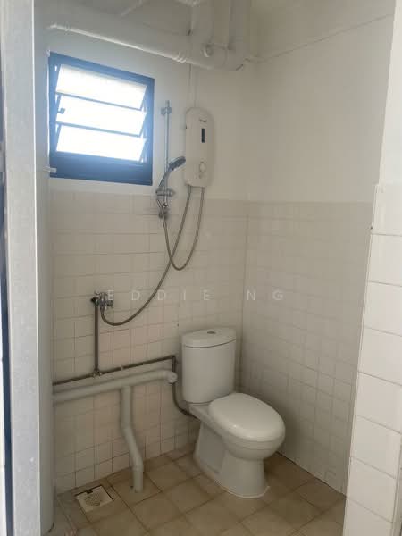 321 Yishun Central, 321 Yishun Central, 2 Bedrooms, 797 sqft, HDB Flat For Sale, by Eddie Ng, 500132573 - Bathroom - PropertyGuru.com.sg
