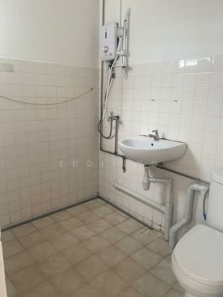 321 Yishun Central, 321 Yishun Central, 2 Bedrooms, 797 sqft, HDB Flat For Sale, by Eddie Ng, 500132573 - Bathroom - PropertyGuru.com.sg