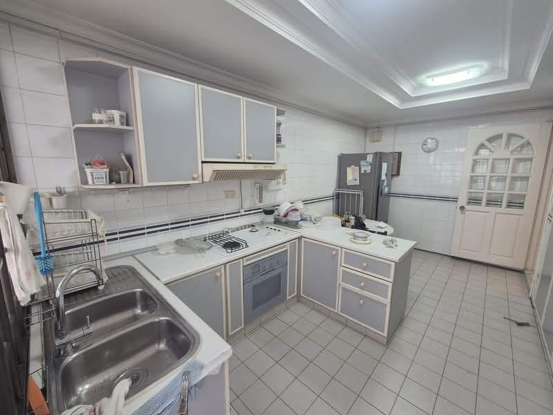 89 aroozoo avenue, Aroozoo avenue, 4 Bedrooms, 2,600 sqft, Terraced House For Sale, by Kelvin Lim, 500132574 - Kitchen - PropertyGuru.com.sg