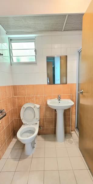 61C Strathmore Avenue, 61C Strathmore Avenue, 3 Bedrooms, 1,001 sqft, HDB Flat For Sale, by David Wong, 500132593 - Bathroom - PropertyGuru.com.sg