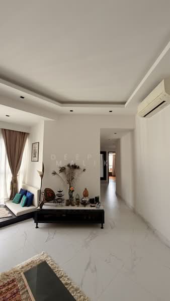 The Bayshore, 22 Bayshore Road, 4 Bedrooms, 1,432 sqft, Condominium For Sale, by Deepti Malik, 500132597 - Living Room - PropertyGuru.com.sg