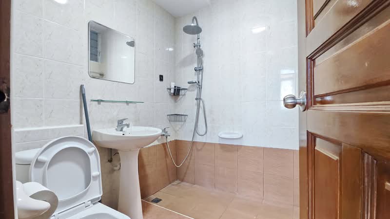 Geylang Heritage, 26 Lorong 34 Geylang, 3 Bedrooms, 1,227 sqft, Condominium For Sale, by Chris Chua, 500132644 - Bathroom - PropertyGuru.com.sg