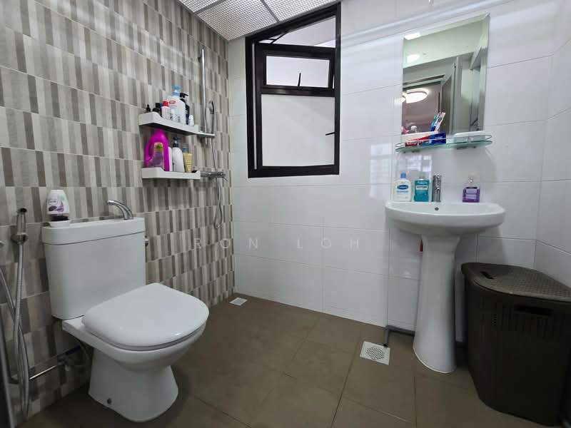 609C Tampines North Drive 1, 609C Tampines North Drive 1, 2 Bedrooms, 732 sqft, HDB Flat For Sale, by Ron Loh, 500132648 - Common Bath - PropertyGuru.com.sg