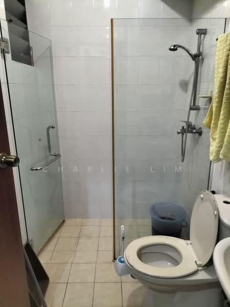 28C Dover Crescent, 28C Dover Crescent, 3 Bedrooms, 1,013 sqft, HDB Flat For Rent, by Charlie Lim, 500132653 - Bathroom - PropertyGuru.com.sg