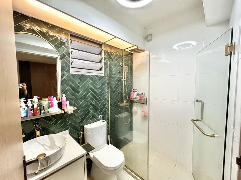 37 Margaret Drive, 37 Margaret Drive, 3 Bedrooms, 947 sqft, HDB Flat For Sale, by Sharifah Kamariah, 500132662 - Bathroom - PropertyGuru.com.sg
