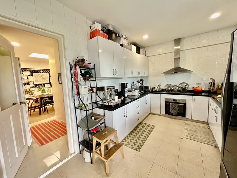 Charming single-storey semi-detached home with renovated interiors, skylit dining area, private gard, Siglap Estate, 3 Bedrooms, 1,500 sqft, Semi-Detached House For Rent, by Amy Chew, 500132679 - Kitchen - PropertyGuru.com.sg
