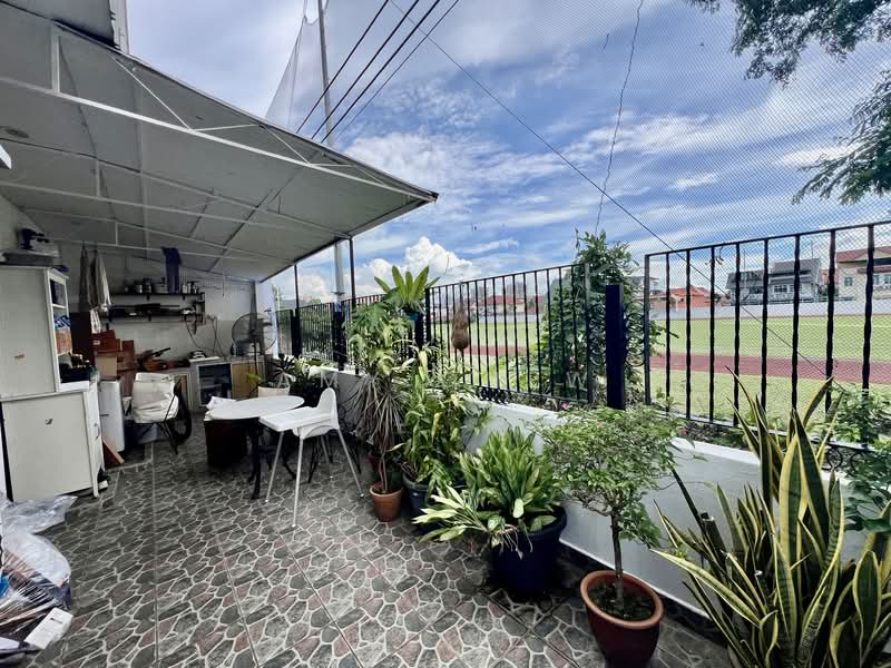 Charming single-storey semi-detached home with renovated interiors, skylit dining area, private gard, Siglap Estate, 3 Bedrooms, 1,500 sqft, Semi-Detached House For Rent, by Amy Chew, 500132679 - Balcony - PropertyGuru.com.sg