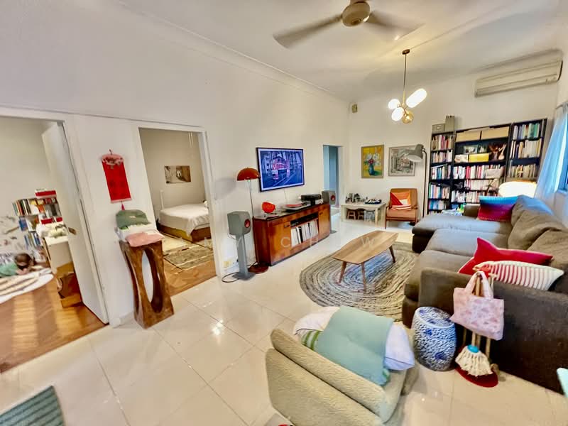 Charming single-storey semi-detached home with renovated interiors, skylit dining area, private gard, Siglap Estate, 3 Bedrooms, 1,500 sqft, Semi-Detached House For Rent, by Amy Chew, 500132679 - Living Room - PropertyGuru.com.sg