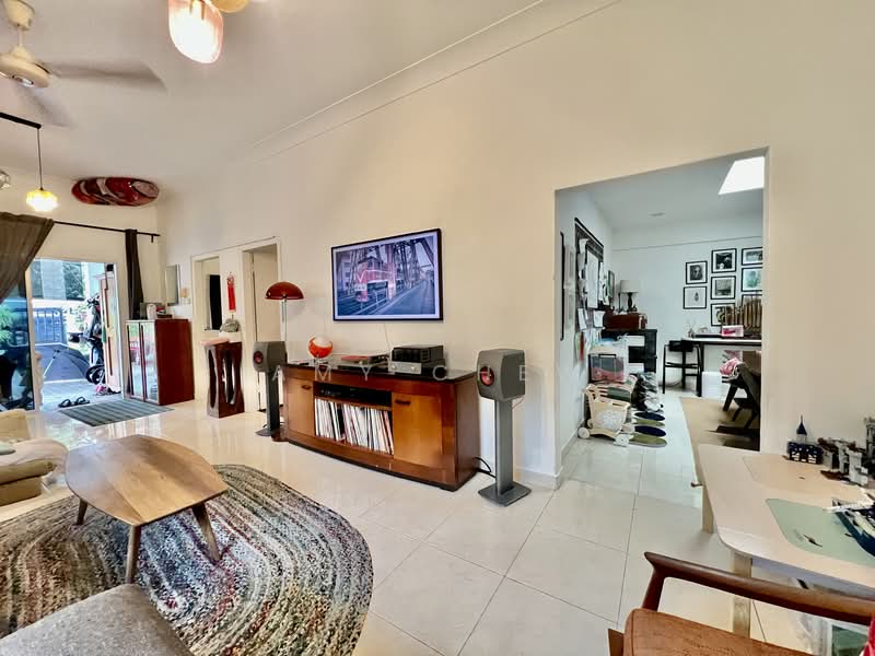 Charming single-storey semi-detached home with renovated interiors, skylit dining area, private gard, Siglap Estate, 3 Bedrooms, 1,500 sqft, Semi-Detached House For Rent, by Amy Chew, 500132679 - Living Room - PropertyGuru.com.sg