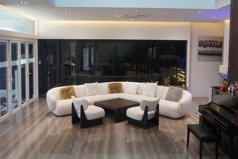 Faber Hills Estate, Faber Park, 7 Bedrooms, 11,000 sqft, Semi-Detached House For Sale, by Rachel Khoo, 500132690 - Living Room - PropertyGuru.com.sg