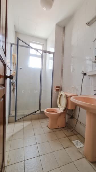 Pinehurst Condo, 132 Lorong L Telok Kurau, 3 Bedrooms, 1,528 sqft, Condominium For Sale, by Kimi Neo, 500132693 - Common Bathroom - PropertyGuru.com.sg