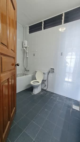 Pinehurst Condo, 132 Lorong L Telok Kurau, 3 Bedrooms, 1,528 sqft, Condominium For Sale, by Kimi Neo, 500132693 - Bathroom - PropertyGuru.com.sg