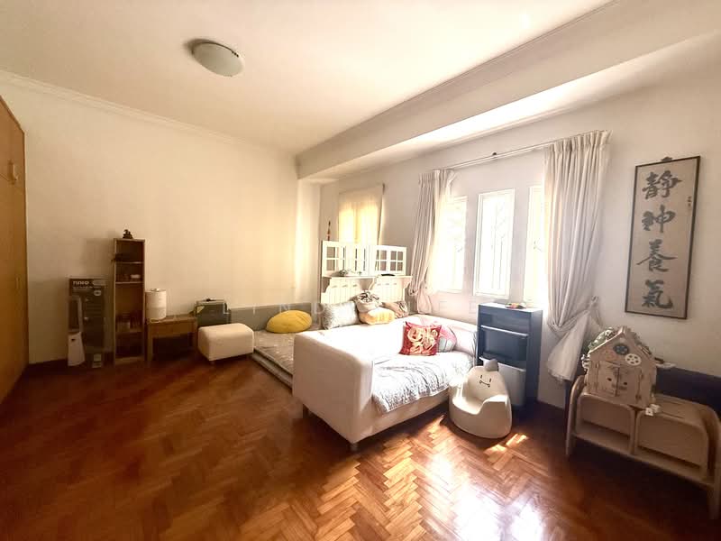 Spacious Three Storey Corner Terrace for Sale!, , 5 Bedrooms, 3,000 sqft, Corner Terrace For Sale, by Lindy Lee, 500132694 - Living Room - PropertyGuru.com.sg