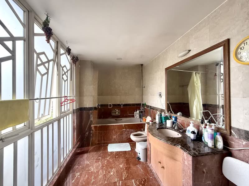 Spacious Three Storey Corner Terrace for Sale!, , 5 Bedrooms, 3,000 sqft, Corner Terrace For Sale, by Lindy Lee, 500132694 - Bathroom - PropertyGuru.com.sg
