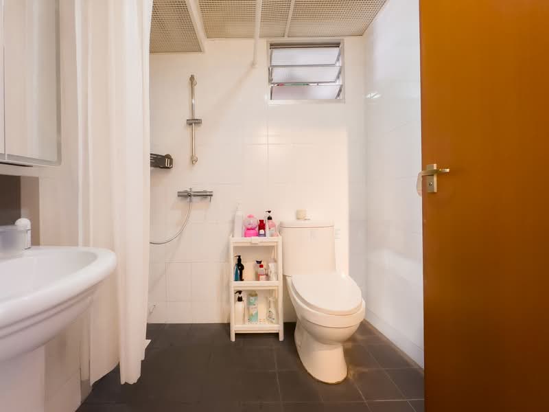 467B Fernvale Link, 467B Fernvale Link, 2 Bedrooms, 732 sqft, HDB Flat For Sale, by Kally Kee, 500132704 - Bathroom - PropertyGuru.com.sg