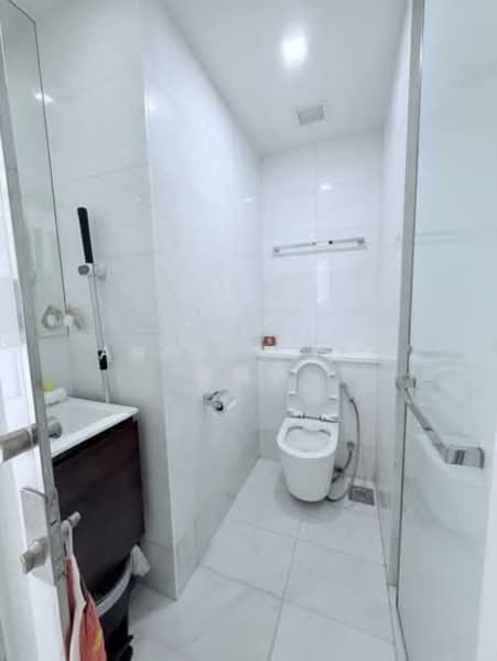 Adria, 12 Derbyshire Road, 2 Bedrooms, 689 sqft, Condominium For Sale, by Anthea Yeo 杨丽娇, 500132710 - Bathroom - PropertyGuru.com.sg