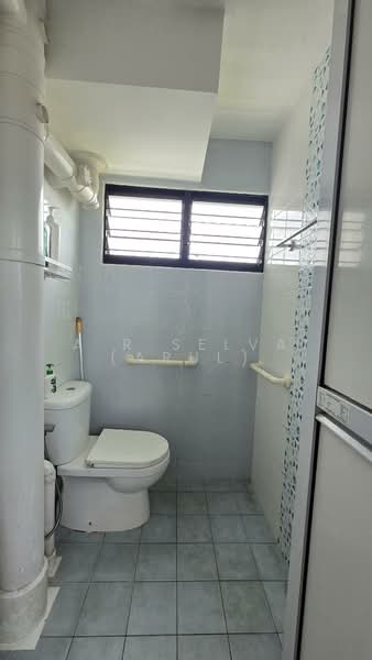 547 Bedok North Street 3, 547 Bedok North Street 3, 3 Bedrooms, 990 sqft, HDB Flat For Sale, by A R Selva (Arul), 500132738 - Bathroom - PropertyGuru.com.sg