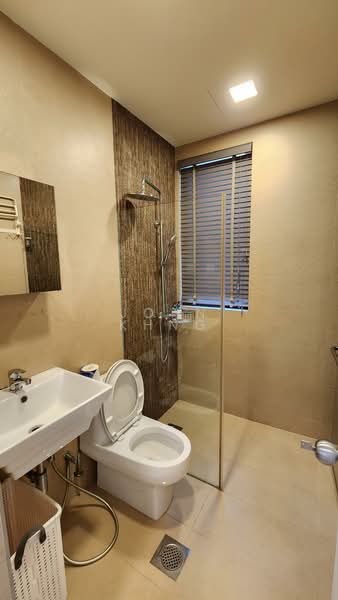 Eastern Lagoon I, 214 Upper East Coast Road, 1 Bedroom, 689 sqft, Condominium For Sale, by John Khng, 500132739 - Bathroom - PropertyGuru.com.sg