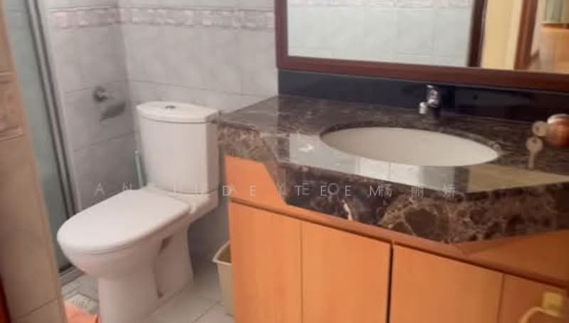 Carissa Park Condo, 4 Flora Drive, 2 Bedrooms, 1,001 sqft, Condominium For Sale, by Jude Teem, 500132740 - Bathroom - PropertyGuru.com.sg
