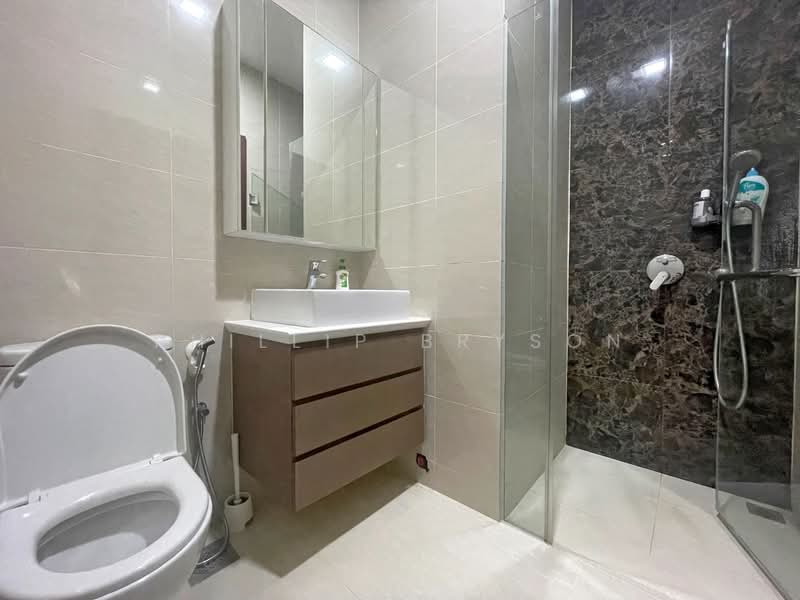 Urban Vista, 2 Tanah Merah Kechil Link, 2 Bedrooms, 508 sqft, Condominium For Rent, by Phillip Bryson, 500132750 - Bathroom - PropertyGuru.com.sg