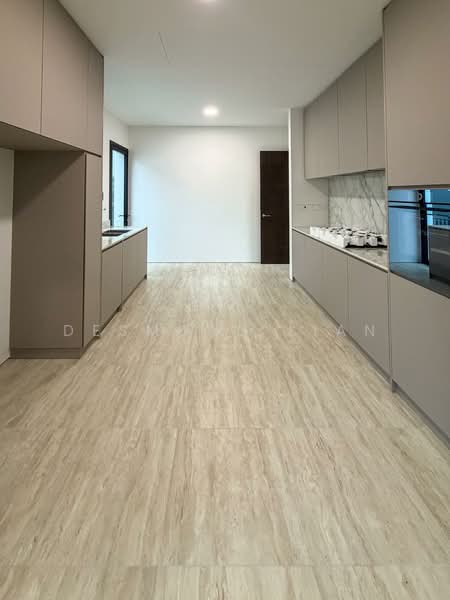Brand new Grove Drive Deatched, Grove Drive | Mount Sinai | Holland Park | Sixth Avenue | Coronation Road, 5 Bedrooms, 12,110 sqft, Detached House For Sale, by Desmond Lian, 500132757 - Kitchen - PropertyGuru.com.sg