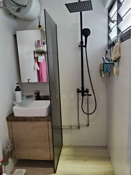 269 Bukit Batok East Avenue 4, 269 Bukit Batok East Avenue 4, 3 Bedrooms, 904 sqft, HDB Flat For Sale, by Pauline Zee, 500132759 - Bathroom - PropertyGuru.com.sg