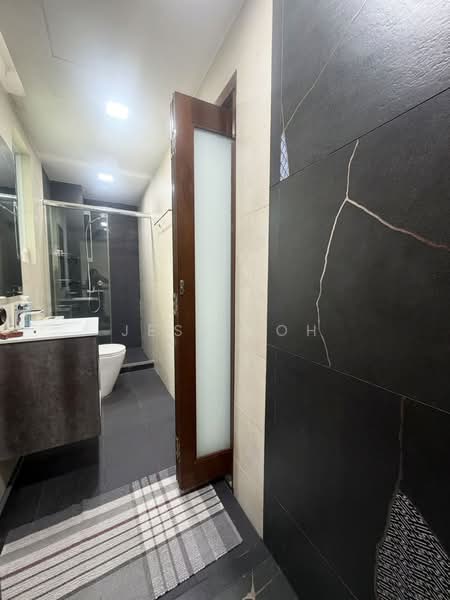 Landridge Condo, 202 Pasir Panjang Road, 3 Bedrooms, 1,647 sqft, Condominium For Sale, by Jess Loh, 500132783 - Bathroom - PropertyGuru.com.sg