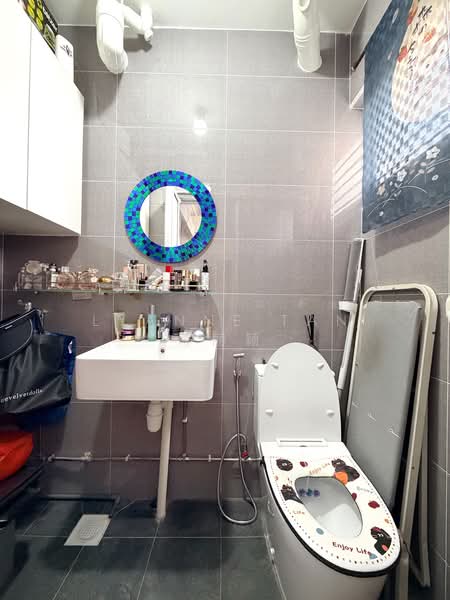 263 Serangoon Central Drive, 263 Serangoon Central Drive, 2 Bedrooms, 700 sqft, HDB Flat For Rent, by Lyanne Tan 陈丽颖, 500132785 - Bathroom - PropertyGuru.com.sg