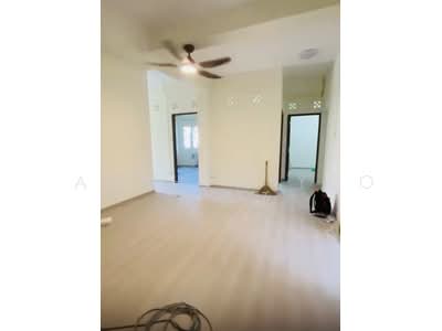 For Rent - 123c Kitchener road. 3rd floor walk up