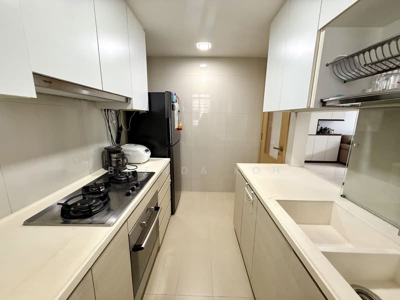The Tampines Trilliant, 13 Tampines  Central 7, 3 Bedrooms, 1,001 sqft, Executive Condominium For Sale, by Brenda Koh, 500132792 - Kitchen - PropertyGuru.com.sg