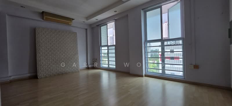 102 Henderson Crescent, 102 Henderson Crescent, 2 Bedrooms, 860 sqft, HDB Flat For Rent, by Garry Wong, 500132800 - Huge Master bedroom - PropertyGuru.com.sg
