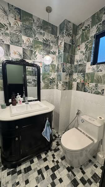 Boon Court, 155 - 155B Still Road, 4 Bedrooms, 1,496 sqft, Walk-up Apartment For Rent, by Kaushik Bhanushali, 500132810 - Bathroom - PropertyGuru.com.sg