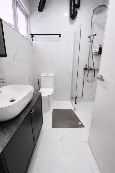 460 Tampines Street 42, 460 Tampines Street 42, 3 Bedrooms, 1,076 sqft, HDB Flat For Rent, by JR Foo, 500132815 - Bathroom - PropertyGuru.com.sg