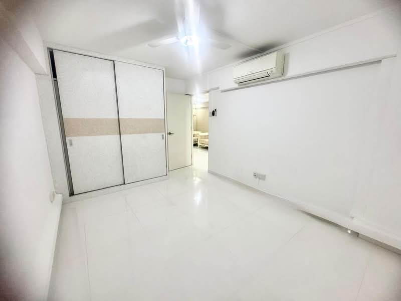 111 Lorong 1 Toa Payoh, 111 Lorong 1 Toa Payoh, Studio, 710 sqft, HDB Flat For Sale, by Arthur Thiam, 500132830 - Bedroom - PropertyGuru.com.sg