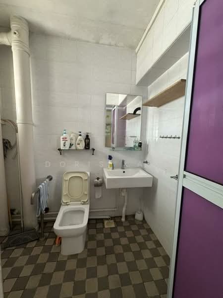 59 Strathmore Avenue, 59 Strathmore Avenue, Room Rental, 120 sqft, HDB Flat For Rent, by Doris Kang, 500132860 - Bathroom - PropertyGuru.com.sg