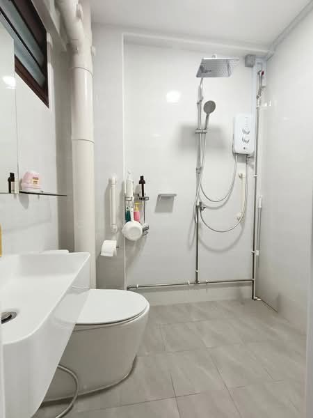 898A Tampines Street 81, 898A Tampines Street 81, 3 Bedrooms, 1,367 sqft, HDB Flat For Sale, by OHMYHOME PTE LTD, 500132865 - Bathroom - PropertyGuru.com.sg