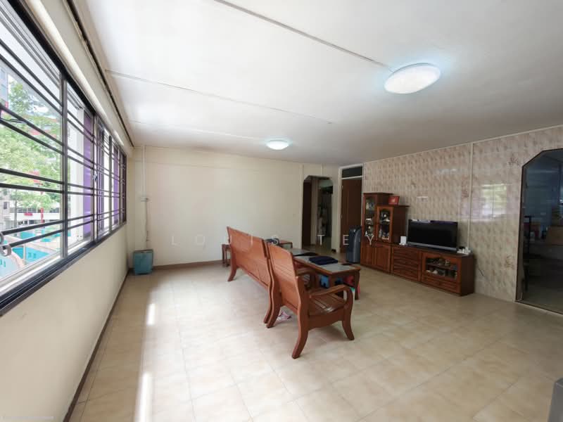 617 Hougang Avenue 8, 617 Hougang Avenue 8, 3 Bedrooms, 1,119 sqft, HDB Flat For Sale, by Louis Tey, 500132870 - Living Room - PropertyGuru.com.sg