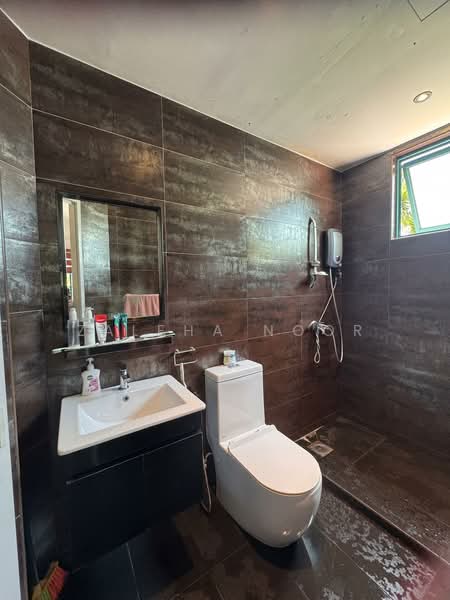Palmwoods, 450 Upper Changi Road, 3 Bedrooms, 1,002 sqft, Condominium For Sale, by Zaleha Noor, 500132886 - Bathroom - PropertyGuru.com.sg