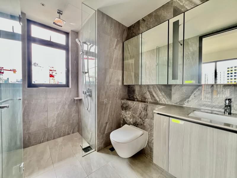Piccadilly Grand, Northumberland Road, 3 Bedrooms, 1,076 sqft, Condominium For Sale, by Jennifer Tan C.H., 500132890 - Bathroom - PropertyGuru.com.sg