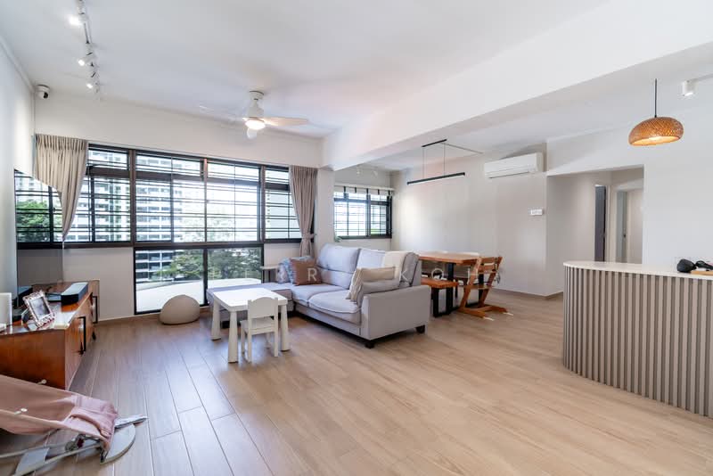 142 Lorong 2 Toa Payoh, 142 Lorong 2 Toa Payoh, 3 Bedrooms, 1,238 sqft, HDB Flat For Sale, by Perry Koh, 500132900 - Living Room - PropertyGuru.com.sg