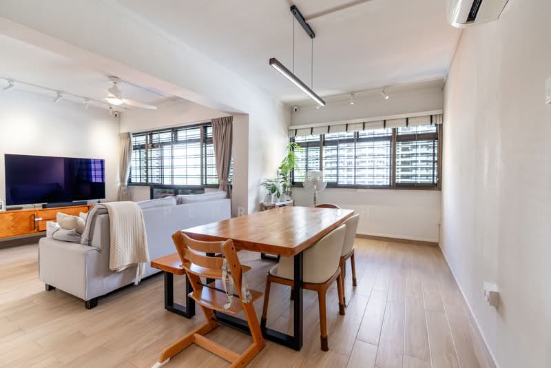 142 Lorong 2 Toa Payoh, 142 Lorong 2 Toa Payoh, 3 Bedrooms, 1,238 sqft, HDB Flat For Sale, by Perry Koh, 500132900 - Living Room - PropertyGuru.com.sg