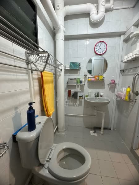 427 Woodlands Street 41, 427 Woodlands Street 41, Room Rental, 130 sqft, HDB Flat For Rent, by Marcus Aiden Low, 500132907 - Bathroom - PropertyGuru.com.sg