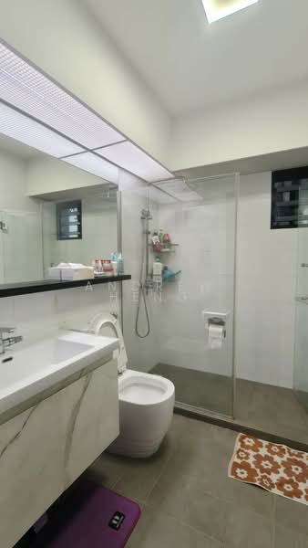 266D Punggol Way, 266D Punggol Way, 3 Bedrooms, 1,194 sqft, HDB Flat For Sale, by Andrew Heng, 500132915 - Bathroom - PropertyGuru.com.sg