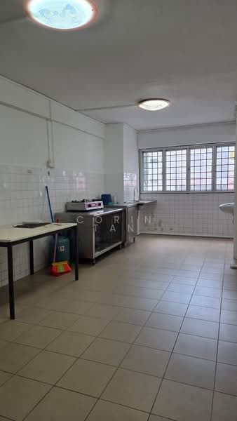 352 Clementi Avenue 2, 352 Clementi Avenue 2, 3 Bedrooms, 950 sqft, HDB Flat For Rent, by Corin Tan, 500132919 - Kitchen - PropertyGuru.com.sg