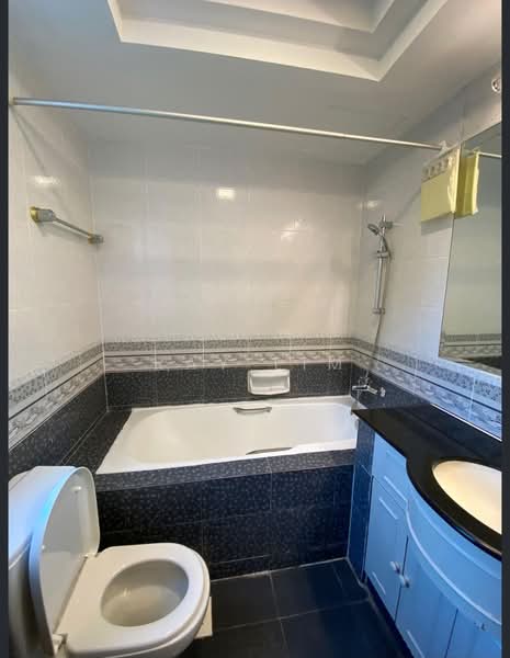 Royal Palm Mansions, 330 Pasir Panjang Road, 3 Bedrooms, 1,238 sqft, Condominium For Rent, by Ray Lim, 500132926 - Bathroom - PropertyGuru.com.sg