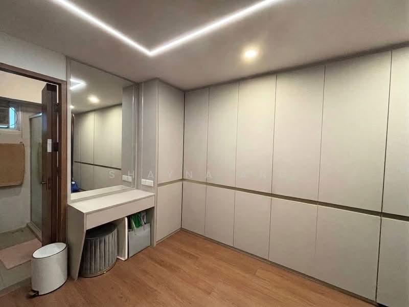 874C Tampines Street 85, 874C Tampines Street 85, 3 Bedrooms, 1,216 sqft, HDB Flat For Sale, by Shayna Ang, 500132927 - Walk in wardrobe - PropertyGuru.com.sg