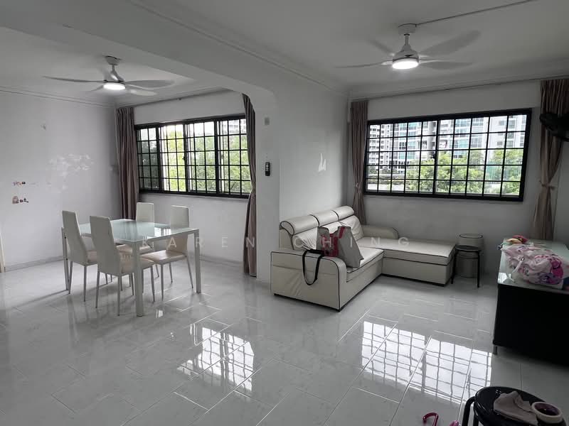 557 Hougang Street 51, 557 Hougang Street 51, 3 Bedrooms, 1,108 sqft, HDB Flat For Rent, by Karen Ching, 500132929 - Living Room - PropertyGuru.com.sg