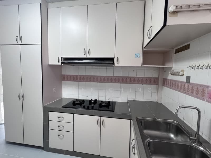 557 Hougang Street 51, 557 Hougang Street 51, 3 Bedrooms, 1,108 sqft, HDB Flat For Rent, by Karen Ching, 500132929 - Kitchen - PropertyGuru.com.sg