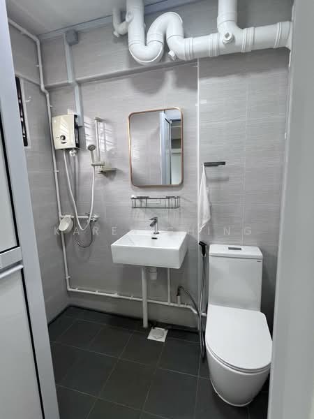 557 Hougang Street 51, 557 Hougang Street 51, 3 Bedrooms, 1,108 sqft, HDB Flat For Rent, by Karen Ching, 500132929 - Renovated Bathroom - PropertyGuru.com.sg