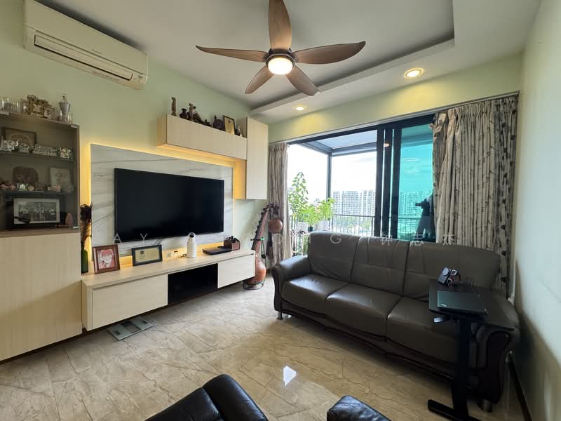 Kingsford Waterbay, 74 Upper Serangoon View, 3 Bedrooms, 893 sqft, Condominium For Sale, by Jay Choong 钟志杰, 500132944 - Living Room - PropertyGuru.com.sg